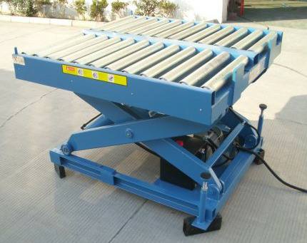 Одноножничный стол с рольгангом