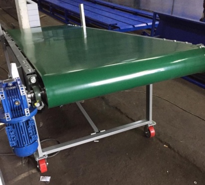 Конвеи?ер с лентои? ПВХ