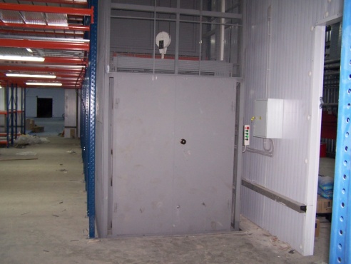 Шахтныи? подъемник 3 остановки 2000кг, кабина проходная