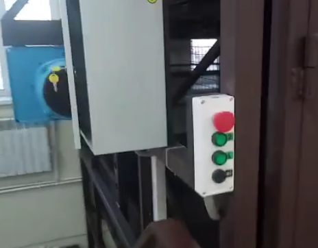 Видео. Шахтный подъемник в металлокаркасной шахте
