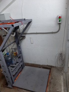 Мачтовыи? мини-подъемник для магазина на 200 кг